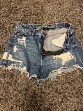 American Eagle High Rise Mom Shorts – Size 8